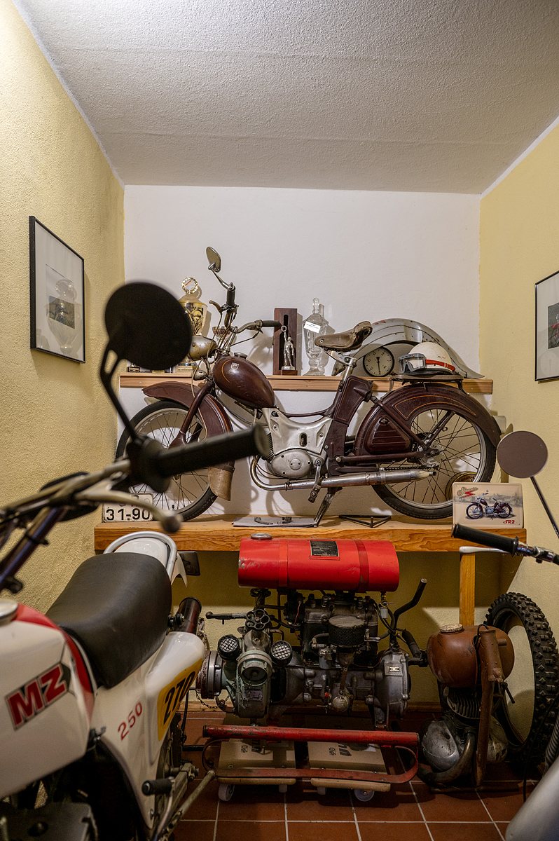 Historisches Zweirad und Motor