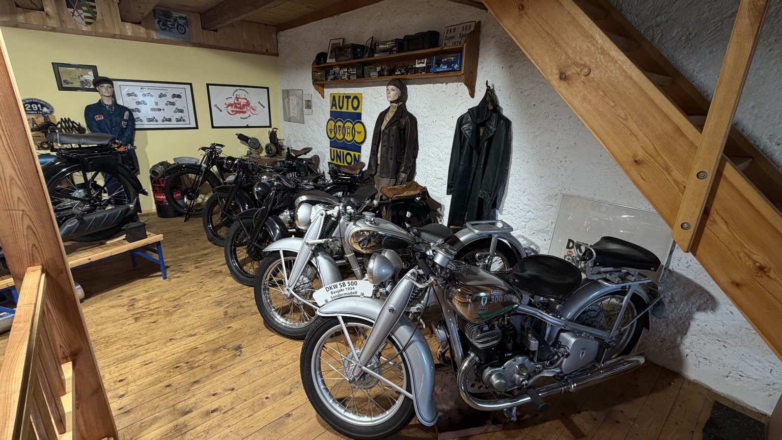 Blick auf die historische DKW- und MZ-Sammlung